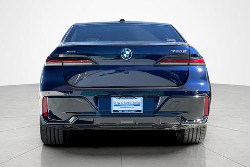 2026 BMW 750e 750e xDrive Plug-In Hybrid