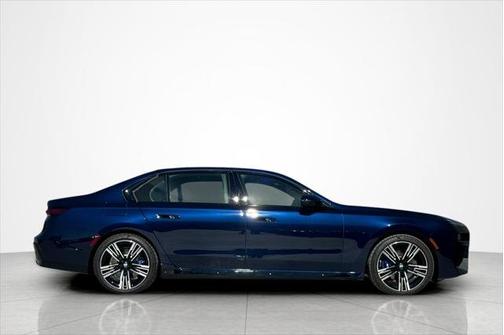 2026 BMW 750e 750e xDrive Plug-In Hybrid
