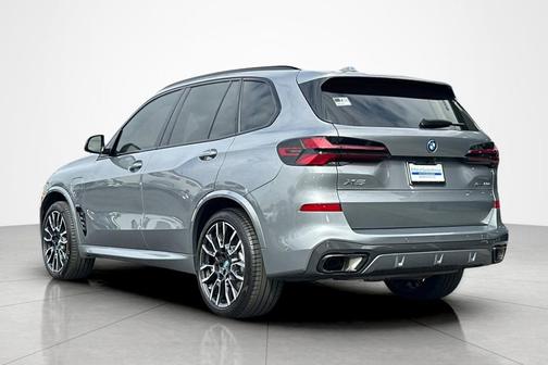 Skyscraper Grey Metallic 2024 BMW X5 PHEV xDrive50e