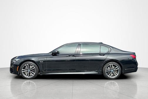 Black Sapphire Metallic 2022 BMW 745e 745e xDrive Plug-In Hybrid