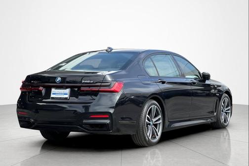 Black Sapphire Metallic 2022 BMW 745e 745e xDrive Plug-In Hybrid