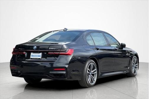 Black Sapphire Metallic 2022 BMW 745e 745e xDrive Plug-In Hybrid