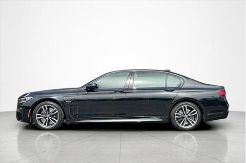 Black Sapphire Metallic 2022 BMW 745e 745e xDrive Plug-In Hybrid