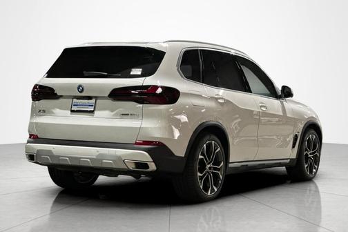 Alpine White 2026 BMW X5 PHEV xDrive50e