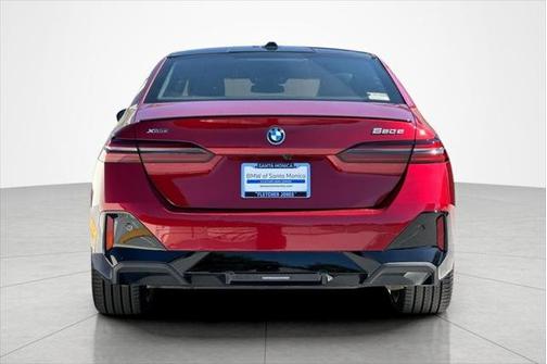 Vegas Red Metallic 2026 BMW 550e 550e xDrive Sedan