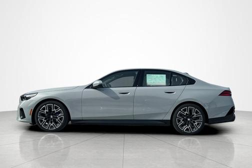 Brooklyn Grey Metallic 2026 BMW 530 530i