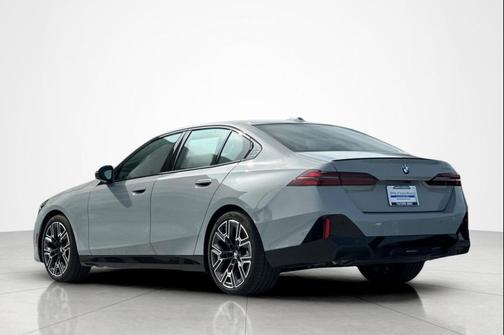 Brooklyn Grey Metallic 2026 BMW 530 530i