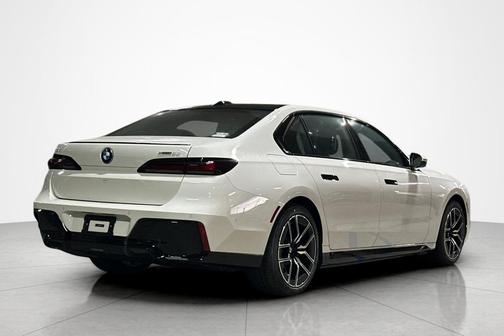 Alpine White 2026 BMW i7 xDrive60