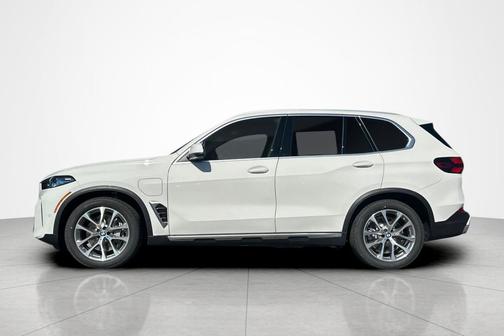 Alpine White 2026 BMW X5 PHEV xDrive50e