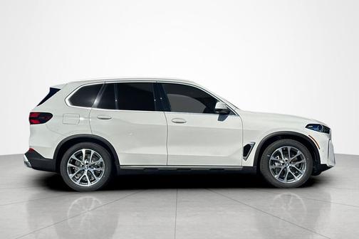 Alpine White 2026 BMW X5 PHEV xDrive50e