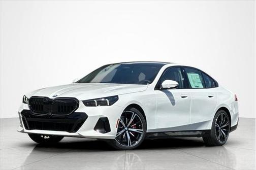 Alpine White 2026 BMW 530 530i xDrive Sedan