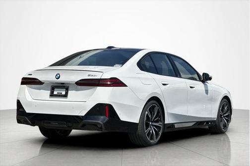 Alpine White 2026 BMW 530 530i xDrive Sedan