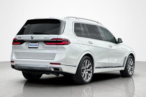 Mineral White Metallic 2024 BMW X7 xDrive40i