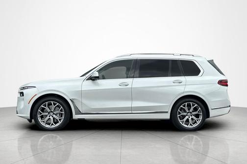Mineral White Metallic 2024 BMW X7 xDrive40i