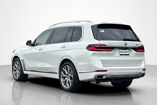 Mineral White Metallic 2024 BMW X7 xDrive40i