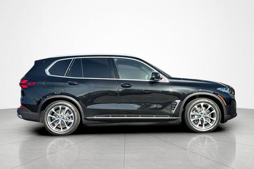 Black Sapphire Metallic 2026 BMW X5 PHEV xDrive50e