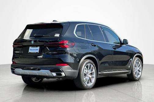 Black Sapphire Metallic 2026 BMW X5 PHEV xDrive50e