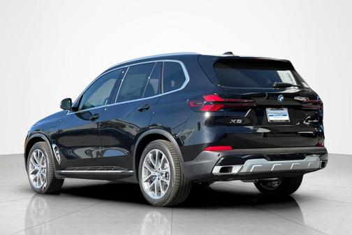 Black Sapphire Metallic 2026 BMW X5 PHEV xDrive50e