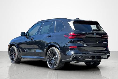 Black Sapphire Metallic 2026 BMW X5 M60i