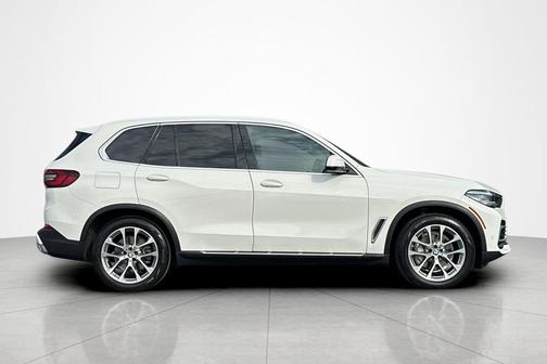 Alpine White 2023 BMW X5 sDrive40i