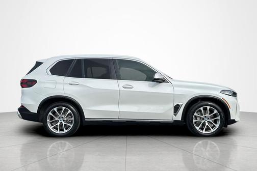 Mineral White Metallic 2024 BMW X5 xDrive50e Plug-In Hybrid
