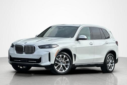 Mineral White Metallic 2024 BMW X5 PHEV xDrive50e