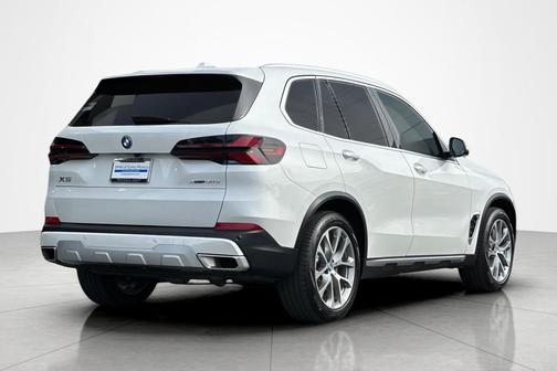 Mineral White Metallic 2024 BMW X5 PHEV xDrive50e