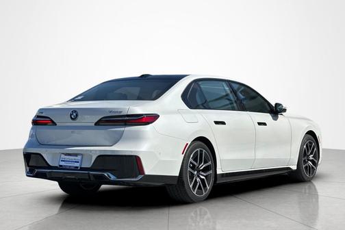 Mineral White Metallic 2026 BMW 750e i xDrive
