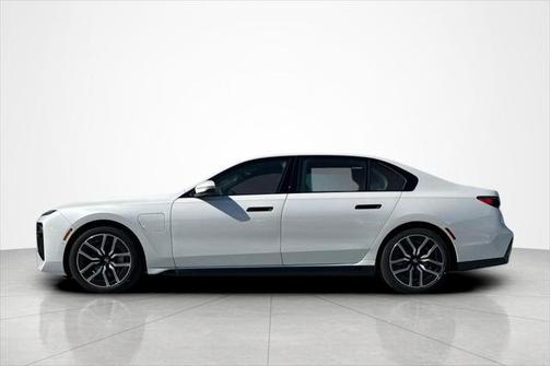 Mineral White Metallic 2026 BMW 750e 750e xDrive Plug-In Hybrid
