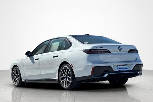 Mineral White Metallic 2026 BMW 750e i xDrive