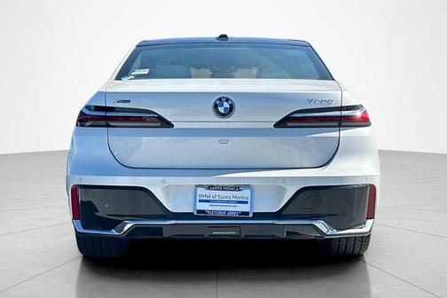 Mineral White Metallic 2026 BMW 750e i xDrive
