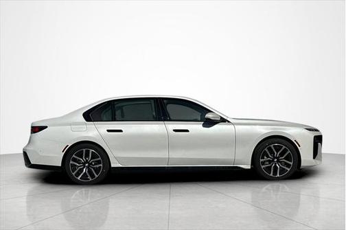 Mineral White Metallic 2026 BMW 750e 750e xDrive Plug-In Hybrid