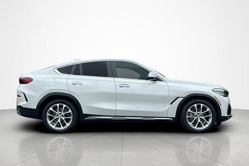 Mineral White Metallic 2021 BMW X6 xDrive40i