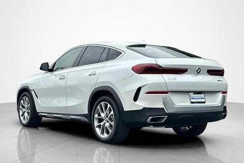 Mineral White Metallic 2021 BMW X6 xDrive40i