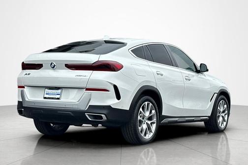 Mineral White Metallic 2021 BMW X6 xDrive40i