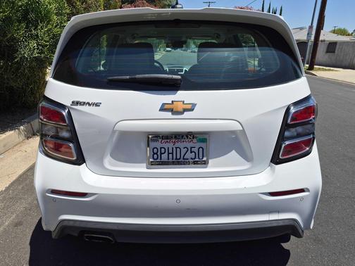 Summit White 2020 Chevrolet Sonic FWD Hatchback 1FL 5-Door