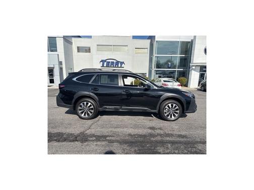 Crystal Black Silica 2025 Subaru Outback Limited