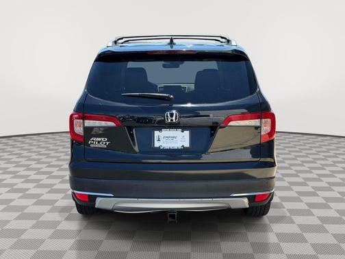 Crystal Black Pearl 2019 Honda Pilot Touring 8-Passenger