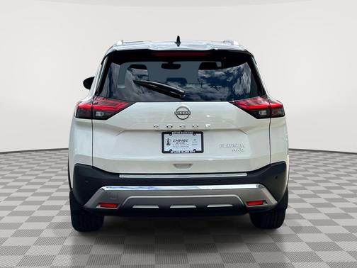 Pearl White Tricoat/Super Black 2023 Nissan Rogue Platinum