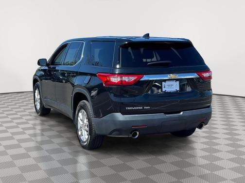 Mosaic Black Metallic 2019 Chevrolet Traverse LS