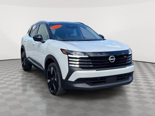 Aspen White/Super Black 2025 Nissan Kicks SR