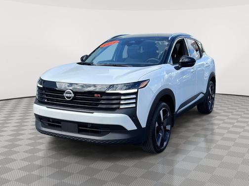 Aspen White/Super Black 2025 Nissan Kicks SR