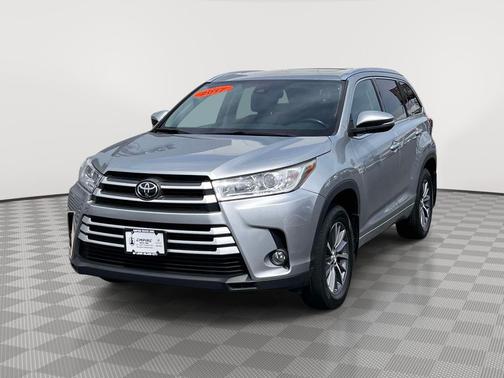 Celestial Silver Metallic 2017 Toyota Highlander XLE