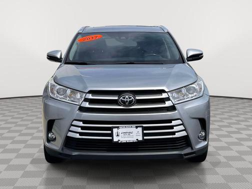 Celestial Silver Metallic 2017 Toyota Highlander XLE