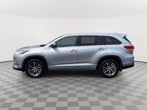 Celestial Silver Metallic 2017 Toyota Highlander XLE