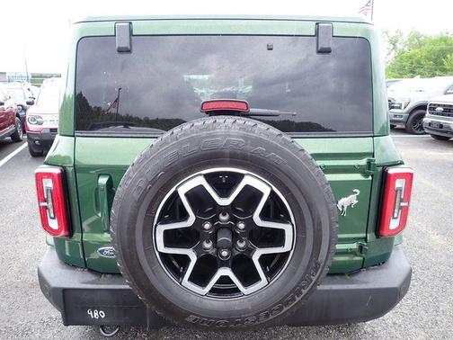 ERUPTION GREEN METALLIC 2025 Ford Bronco OUTER BANKS