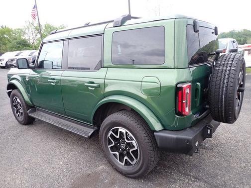 ERUPTION GREEN METALLIC 2025 Ford Bronco OUTER BANKS