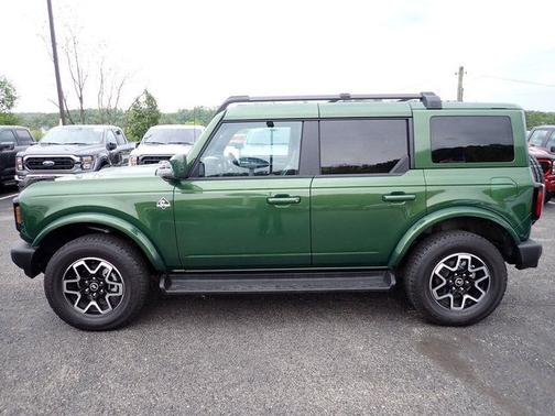 ERUPTION GREEN METALLIC 2025 Ford Bronco OUTER BANKS