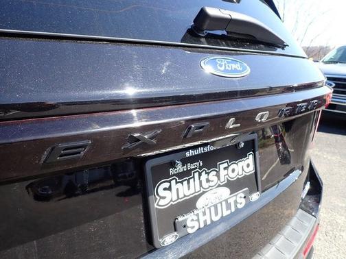 AGATE BLACK METALLIC 2025 Ford Explorer ST-LINE