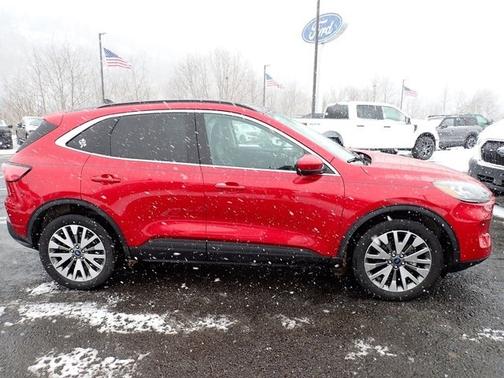 2022 Ford Escape TITANIUM
